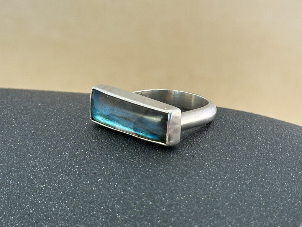 Small Horizontal Bar Ring – Labradorite