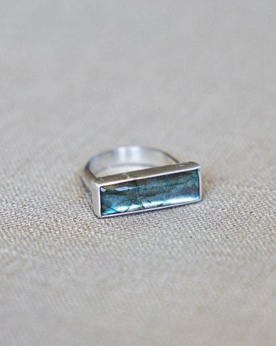 Small Horizontal Bar Ring – Labradorite