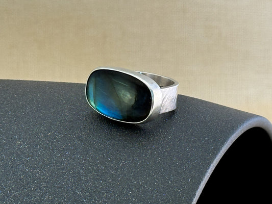 Medium Horizontal Bar Ring – Labradorite