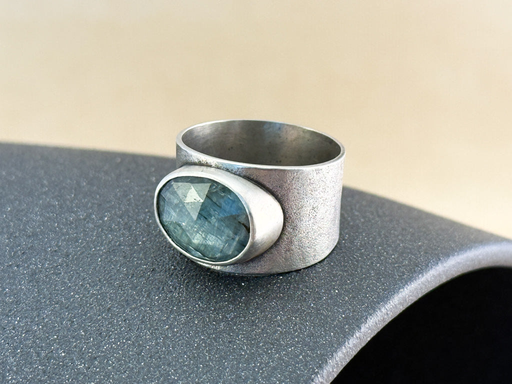 Sterling Silver Saddle Ring – Peacock Kyanite