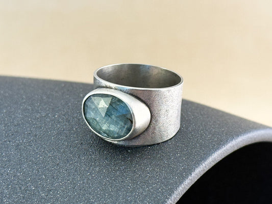 Sterling Silver Saddle Ring – Peacock Kyanite